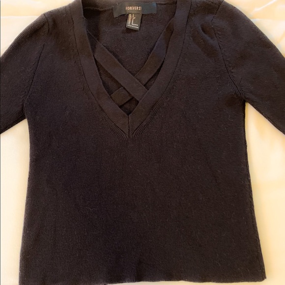 Forever 21 crisscross V-neck top - Picture 2 of 2